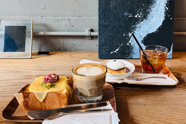 美容サロンで施術を受ける様子