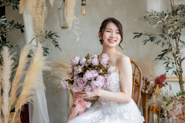 インフルエンサーが人気スイーツを試食