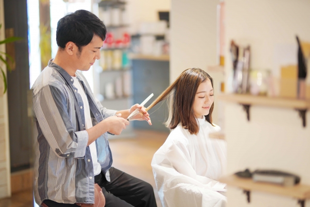 イベント会場で商品のPRをする様子